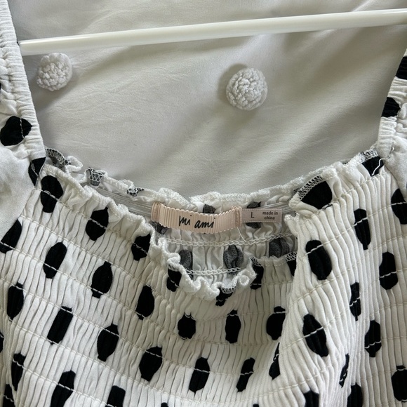 Francesca’s Dotted Blouse - Picture 2 of 3